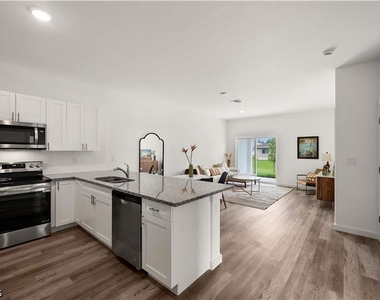 716 Gordon Avenue S - Photo Thumbnail 24