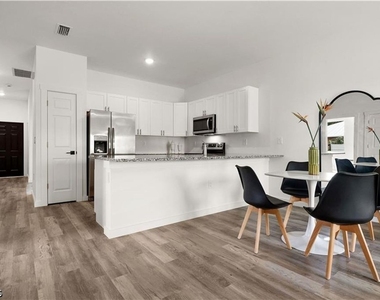 716 Gordon Avenue S - Photo Thumbnail 14