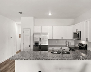 716 Gordon Avenue S - Photo Thumbnail 3