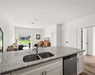 716 Gordon Avenue S - Photo Thumbnail 4