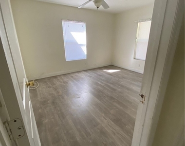 2039 Kurtz Street - Photo Thumbnail 2