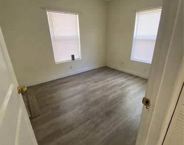 2039 Kurtz Street - Photo Thumbnail 3