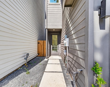 3315 Daphne Street - Photo Thumbnail 5