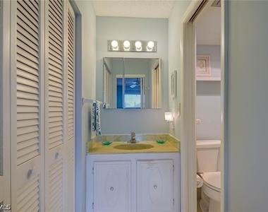 325 Charlemagne Boulevard - Photo Thumbnail 13