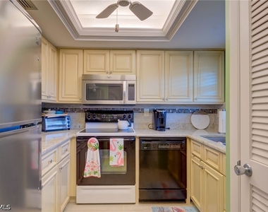 325 Charlemagne Boulevard - Photo Thumbnail 7