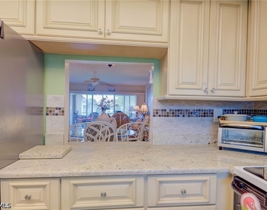 325 Charlemagne Boulevard - Photo Thumbnail 8