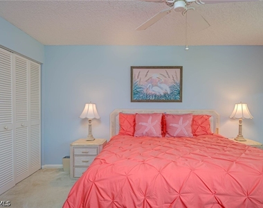 325 Charlemagne Boulevard - Photo Thumbnail 11