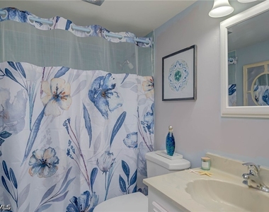 325 Charlemagne Boulevard - Photo Thumbnail 16