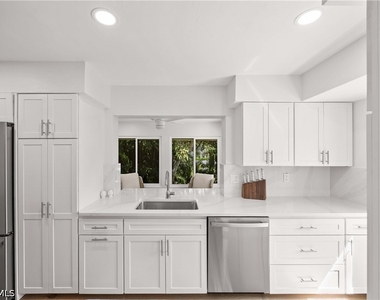 375 8th Avenue S - Photo Thumbnail 3