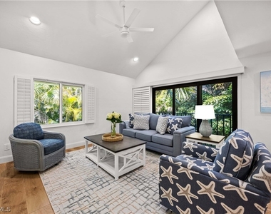 375 8th Avenue S - Photo Thumbnail 6