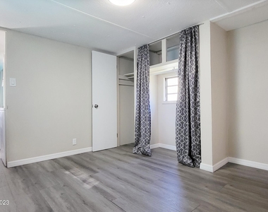 6877 Blue Bonnet Drive - Photo Thumbnail 11