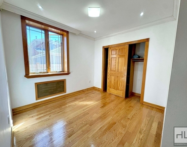 172 Street - Photo Thumbnail 7