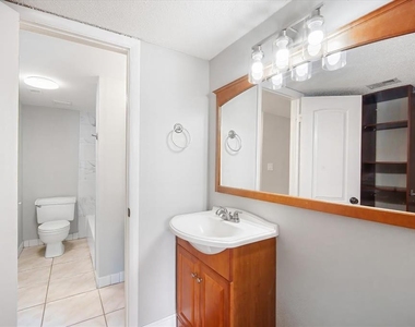 811 Russell Lane - Photo Thumbnail 18