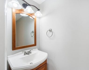 811 Russell Lane - Photo Thumbnail 7