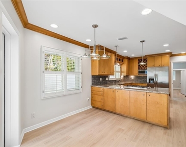 99 Ladoga Avenue - Photo Thumbnail 16