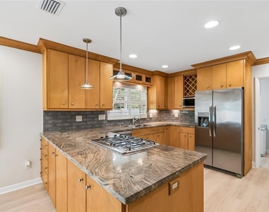 99 Ladoga Avenue - Photo Thumbnail 21