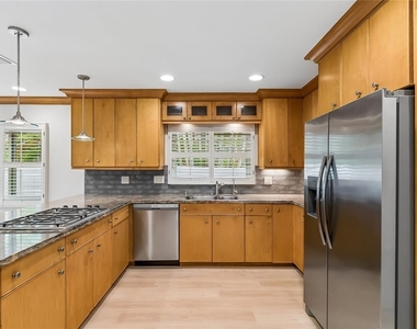 99 Ladoga Avenue - Photo Thumbnail 25