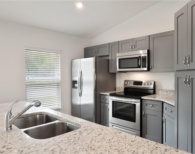 17399 Sw 25th Circle - Photo Thumbnail 3