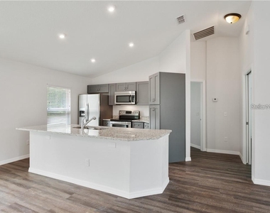 17399 Sw 25th Circle - Photo Thumbnail 2
