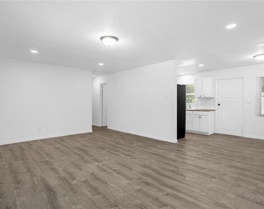 516 Pitt Street - Photo Thumbnail 1