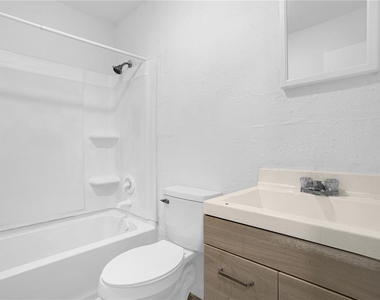 516 Pitt Street - Photo Thumbnail 13