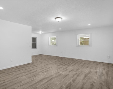 516 Pitt Street - Photo Thumbnail 7