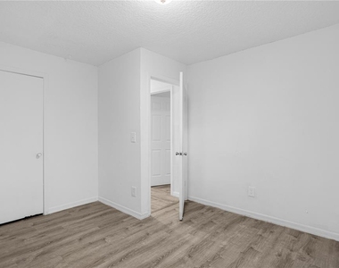 516 Pitt Street - Photo Thumbnail 12