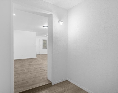 516 Pitt Street - Photo Thumbnail 6