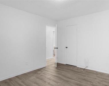516 Pitt Street - Photo Thumbnail 9