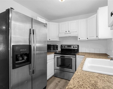 516 Pitt Street - Photo Thumbnail 3
