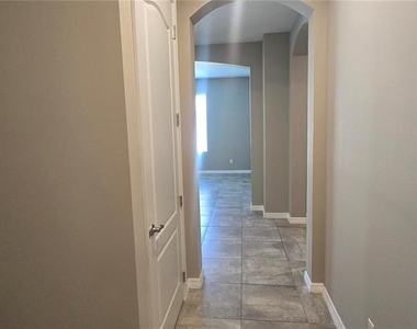7564 Bishop Square Drive - Photo Thumbnail 23