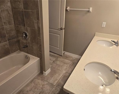 7564 Bishop Square Drive - Photo Thumbnail 11