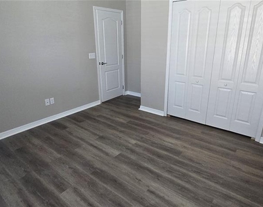 7564 Bishop Square Drive - Photo Thumbnail 16