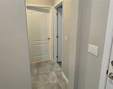 7564 Bishop Square Drive - Photo Thumbnail 18