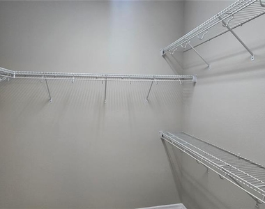 7564 Bishop Square Drive - Photo Thumbnail 47