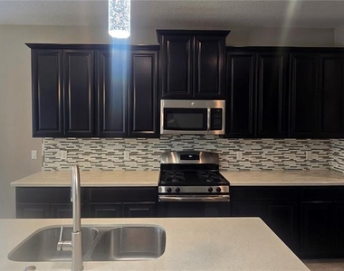 7564 Bishop Square Drive - Photo Thumbnail 32