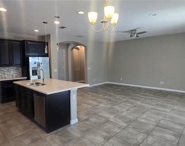 7564 Bishop Square Drive - Photo Thumbnail 31
