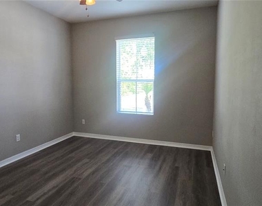 7564 Bishop Square Drive - Photo Thumbnail 5