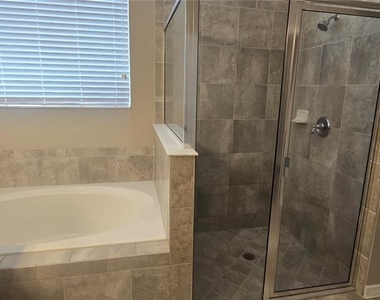 7564 Bishop Square Drive - Photo Thumbnail 46