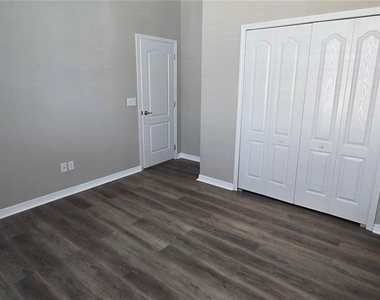 7564 Bishop Square Drive - Photo Thumbnail 15