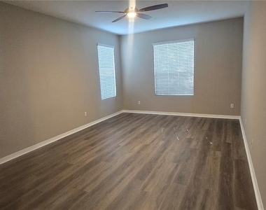 7564 Bishop Square Drive - Photo Thumbnail 39