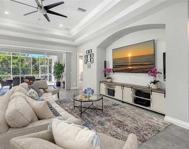 9000 Willow Brook Drive - Photo Thumbnail 3