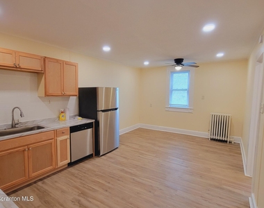 864 S Main Street - Photo Thumbnail 9