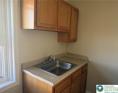 1201 E 4th Street - Photo Thumbnail 5