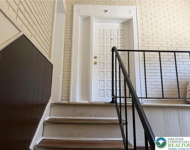 1201 E 4th Street - Photo Thumbnail 2
