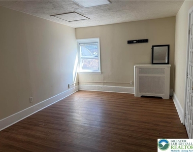 1201 E 4th Street - Photo Thumbnail 7