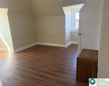 1201 E 4th Street - Photo Thumbnail 11