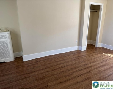 1201 E 4th Street - Photo Thumbnail 13