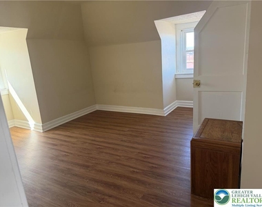 1201 E 4th Street - Photo Thumbnail 12