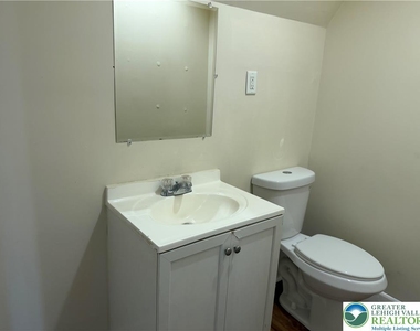1201 E 4th Street - Photo Thumbnail 9